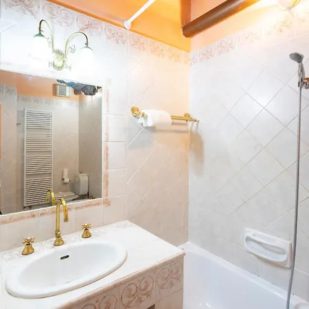 Ruote First Apartament *